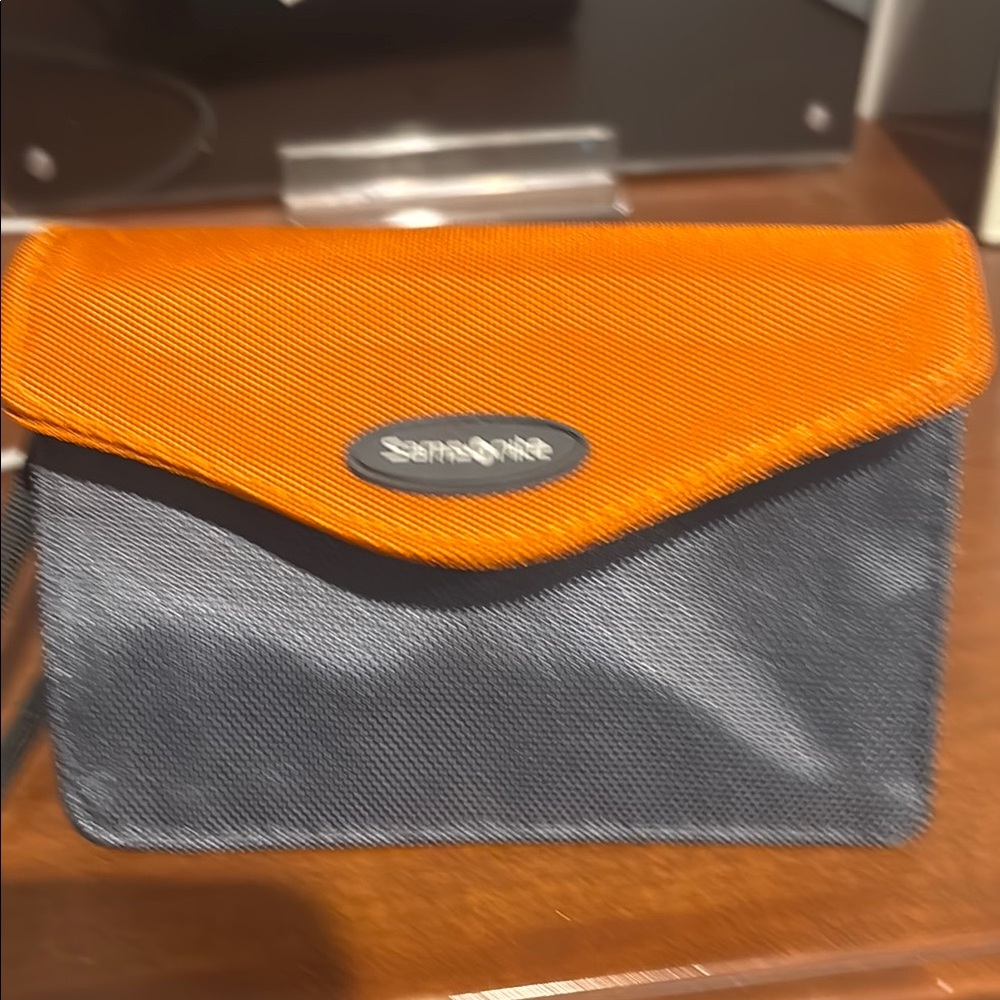 Samsonite Dual-Tone Travel Pouch